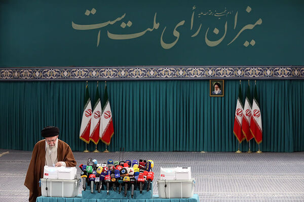 حضور رهبر معظم انقلاب در رای گیری مرحله‌ دوم انتخابات مجلس
