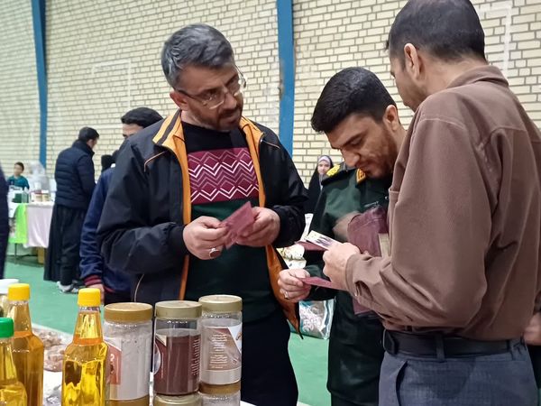 افتتاحیه نمایشگاه مشاغل خانگی و جشن ولادت امام حسن مجتبی(ع) در سالن سپاه شهر حبیب آباد