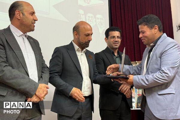  گرامیداشت هفته معلم در سالن شهید آوینی اداره آموزش و پرورش جوادآباد 