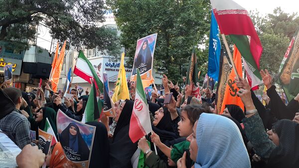جلوه‌هایی از اجتماع مردم بجنورد در تجلیل از بانوی شجاع رسانه ملی