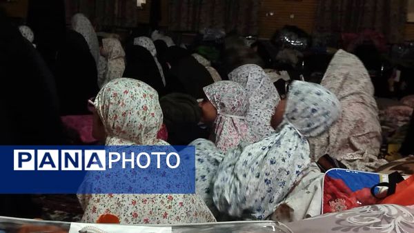 اعتکاف دانش‌آموزان دختر در مسجد امام حسین (ع) تبریز