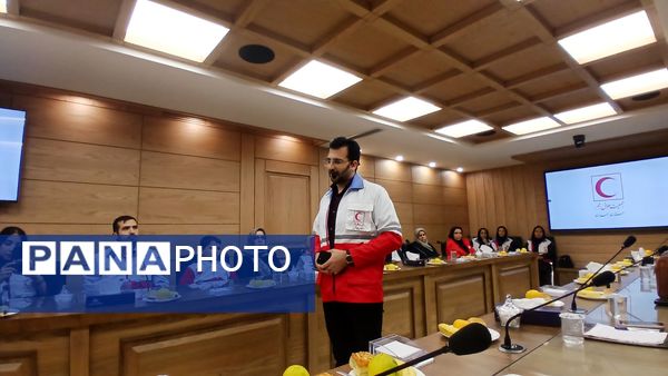 تقدیر از منتخبین کشوری هلالیتا در همدان