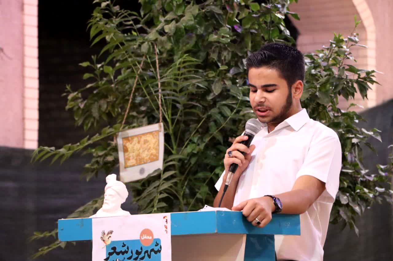 «محفل شهریور شعر» با حضور دانش‌آموزان یزدی