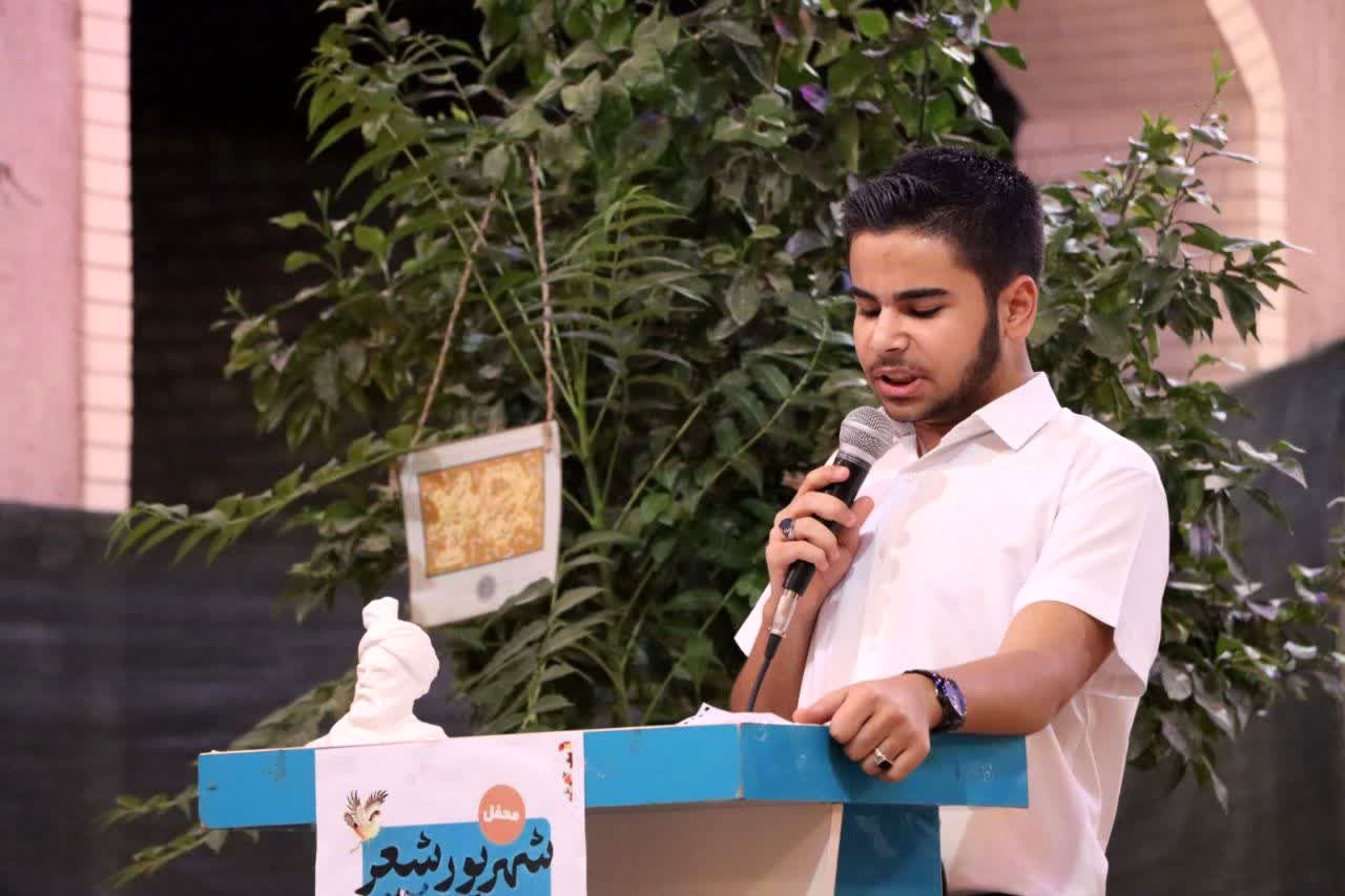 «محفل شهریور شعر» با حضور دانش‌آموزان یزدی