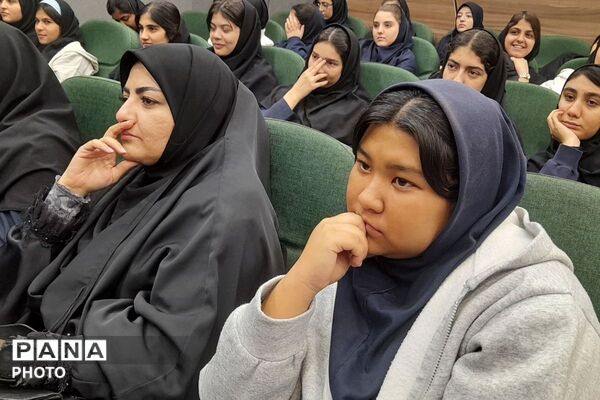  کارگاه تفکر دیزاین در تولید اکسسوری چرمی با حضور هنرجویان و هنرآموزان هنرستان‌های ملارد