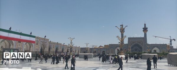 خادم حضرت خورشید به آغوش حرم باز آمد
