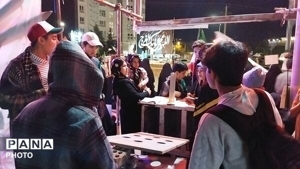 میدان ازادی هر شب میزبان وطن پرستان نیشابوری می شود 