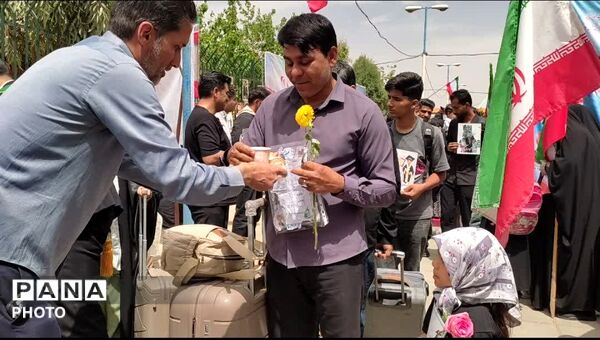 آیین استقبال از کاروان خانواده شهدای میناب 