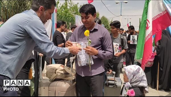 آیین استقبال از کاروان خانواده شهدای میناب 