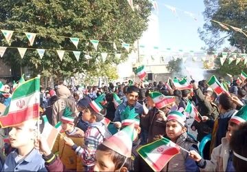 آیین نواختن گلبانگ انقلاب اسلامی در دبستان شاهد شهید رصاف کازرون