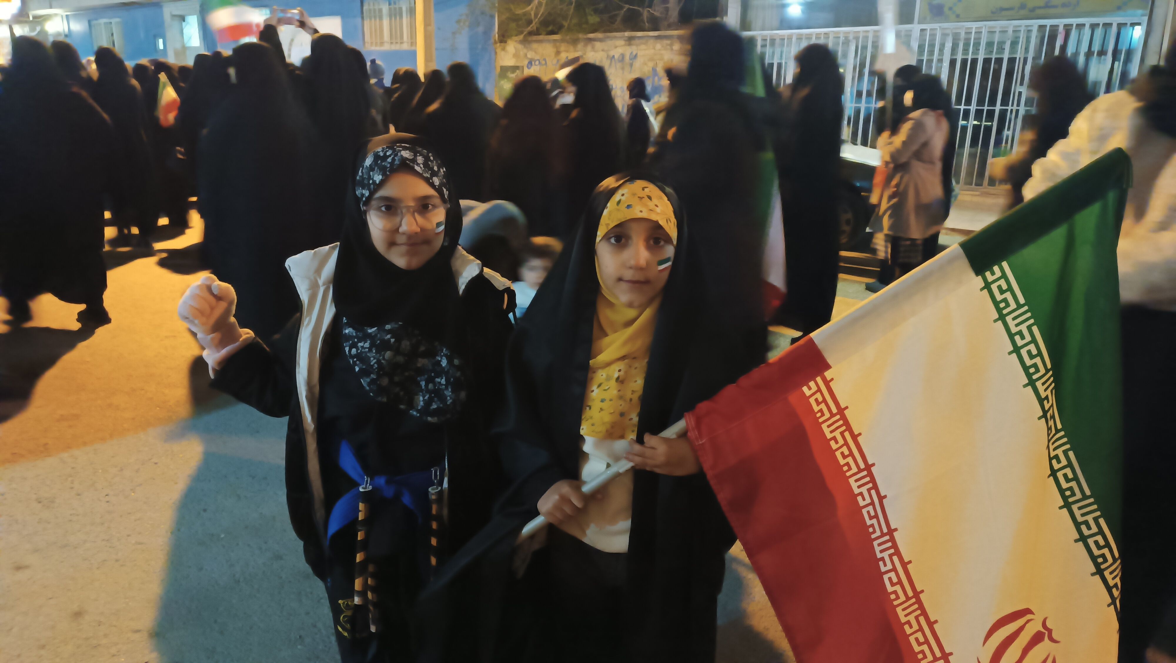 راهتان را ادامه می‌دهیم