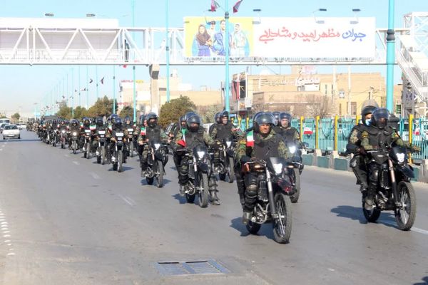 مراسم نمادین ورود امام خمینی(ره) در فرودگاه شهید صدوقی یزد