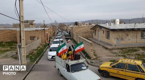 رژه‌ خودرویی در روستای دهنوِ آورزمان