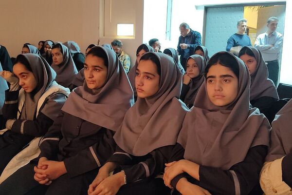بزرگداشت «مادران چشم به راه»باحضور دانش‌آموزان دبیرستان دخترانه معرفت کهریزک
