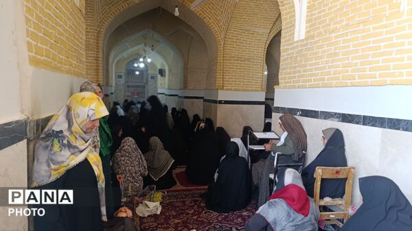 از پیر تا کودک در نماز جمعه نیشابور حضور دارند-۲
