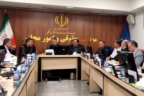 کادر سلامت؛ خط مقدم خدمت‌رسانی در بحران/ پیگیری حقوقی خسارات مراکز درمانی در دستور کار وزارت بهداشت