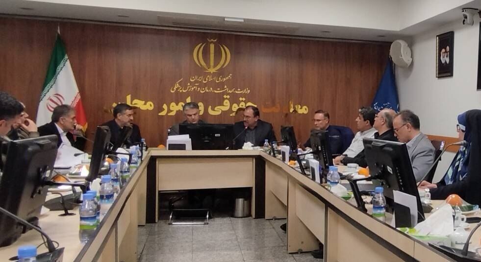 کادر سلامت؛ خط مقدم خدمت‌رسانی در بحران/ پیگیری حقوقی خسارات مراکز درمانی در دستور کار وزارت بهداشت