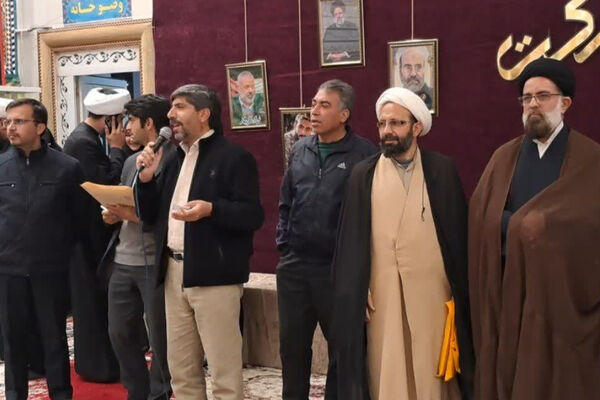 دیدار مدیر آموزش و پرورش شهرستان آباده با دانش‌آموزان معتکف 