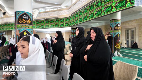 تجمع دو هزار نفری دانش‌آموزان زنجان در سوگ رهبر شهید انقلاب