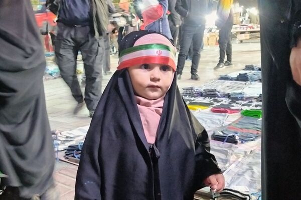 یک تجمع شلوغ با جواد قارایی