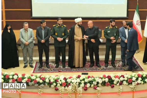 تقدیر از کارمندان نمونه اداره آموزش و پرورش چهاردانگه