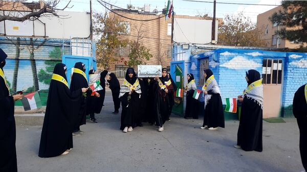 وداع دانش‌آموزان دبیرستان فرهنگیان ناحیه ۷ با شهید گمنام 