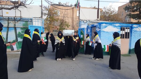وداع دانش‌آموزان دبیرستان فرهنگیان ناحیه ۷ با شهید گمنام 