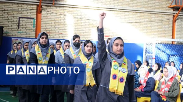 زنگ انقلاب نواخته شد