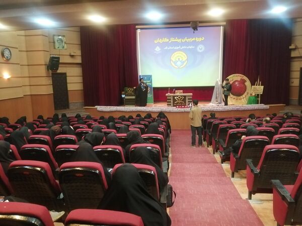 آیین افتتاحیه دوره تربیت مربی کاردان سازمان دانش‌آموزی استان قم