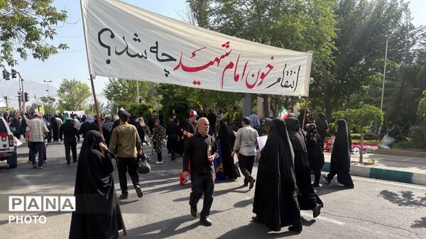 مصلای تهران با فریادِ باید برخاست لرزید