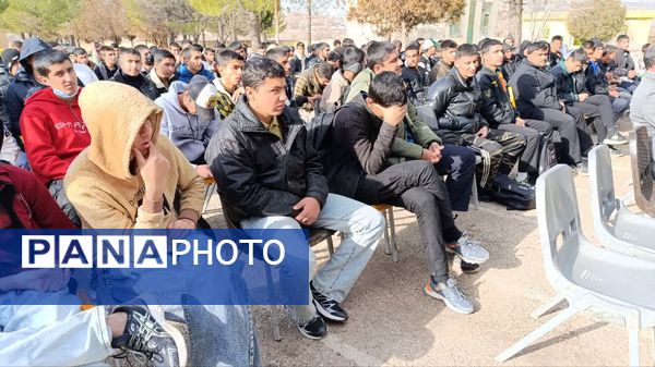 جلسه پرسش و پاسخ  و نشست بصیرتی در مدرسه نخبگان عشایر