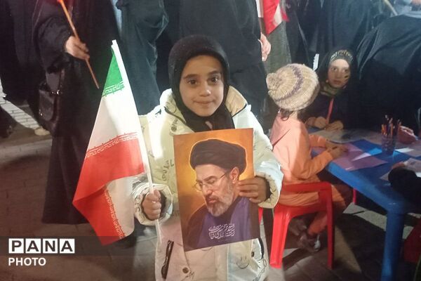 حضور مردم‌ نسیم‌شهر در سی هفتمین تجمع شبانه میدان‌ هفت‌تیر