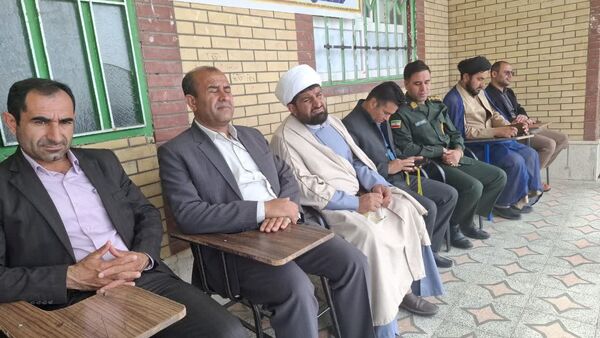 نواختن زنگ سپاس معلم در مدارس بخش دیشموک