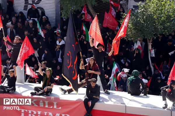حماسه وفاداری بیعت در پایتخت معنوی ایران؛ بدرقه میلیونی آقای شهید ایران در مشهد مقدس 