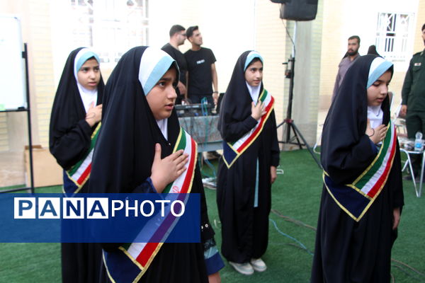 برگزاری یادواره شهدای منا و جنگ ۱۲ روزه در مدرسه شاهد نیک اندیشان