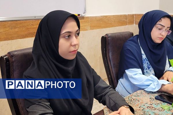 جلسه شورای معلمان دبیرستان نمونه دولتی ولایت