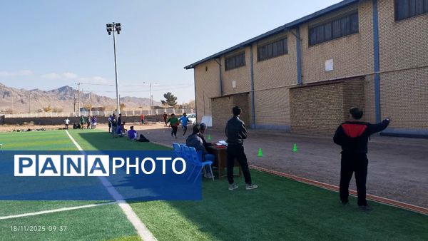 استعدادیابی دختران و پسران ورزشکار در زاوه