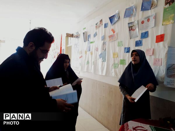 پیوند نسل امروز با آرمان‌های انقلاب  روایت تصویری یک نمایشگاه مدرسه انقلاب