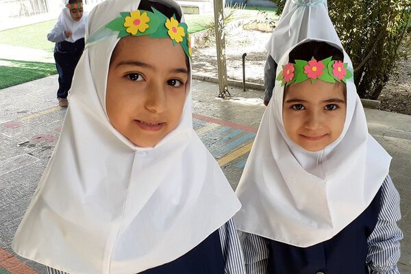 جشن شکفتن غنچه‌ ها، در دبستان مهرتابان بهارستان دو