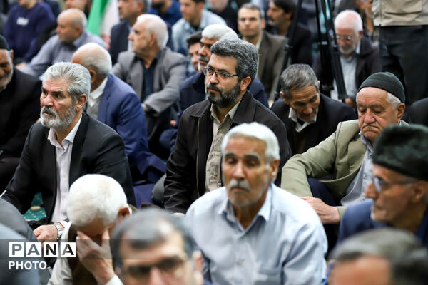 تجلیل از ایثارگران فرهنگی و پرسش و پاسخ در مصلی زنجان