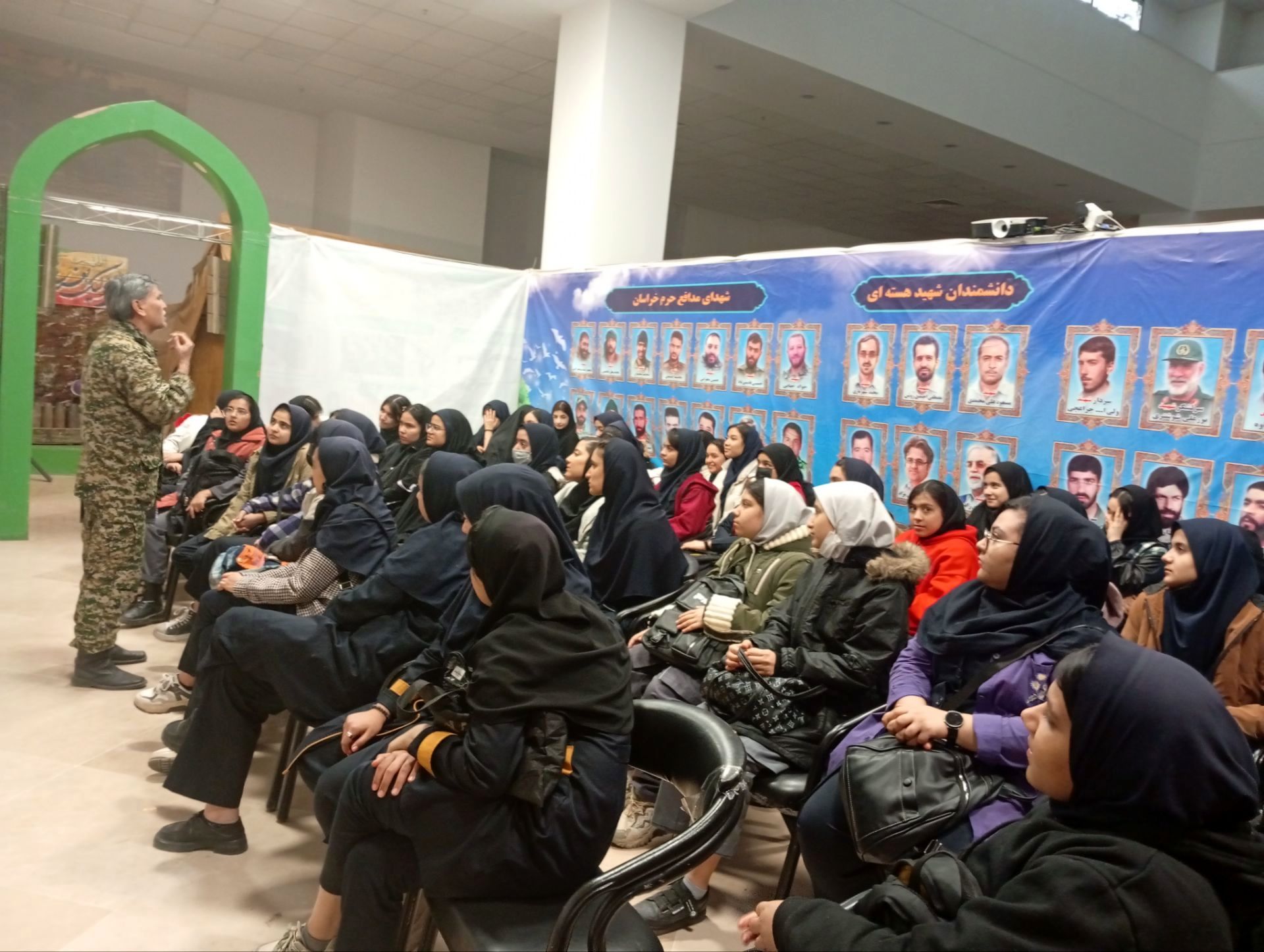 بازدید دانش‌آموزان پایه نهم سروقد از باغ موزه مشهد