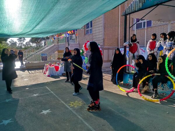 یک روز شاد در دبیرستان امام خامنه‌ای با المپیاد ورزشی درون مدرسه‌ای 
