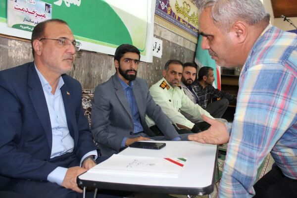 برپایی میز خدمت به‌مناسبت هفته دولت در میاندورود 