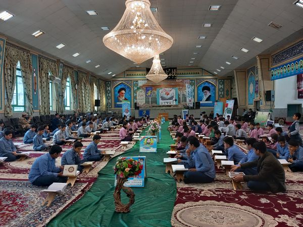 محفل انس با قرآن در تکیه ابوالفضلی مزده