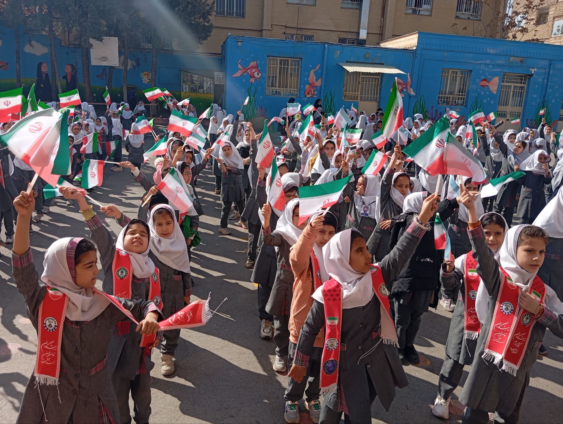 سالروز پیروزی شکوهمند انقلاب اسلامی در دبستان دخترانه نرجس یک و دو 