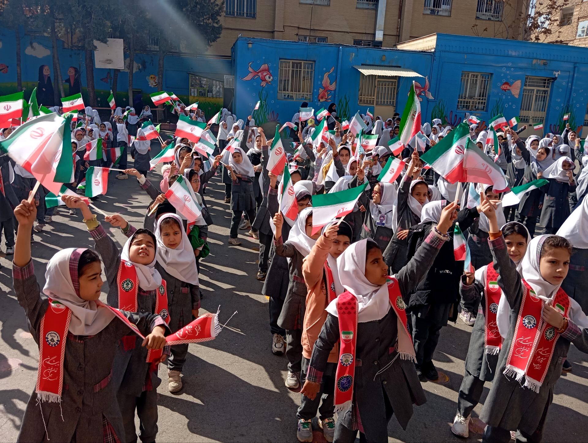 سالروز پیروزی شکوهمند انقلاب اسلامی در دبستان دخترانه نرجس یک و دو 