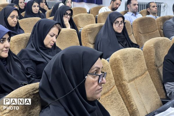 مربیان پیشتاز منطقه ۵ تهران، اصول تخصصی برپایی چادرهای امدادی هلال‌احمر را فرا گرفتند