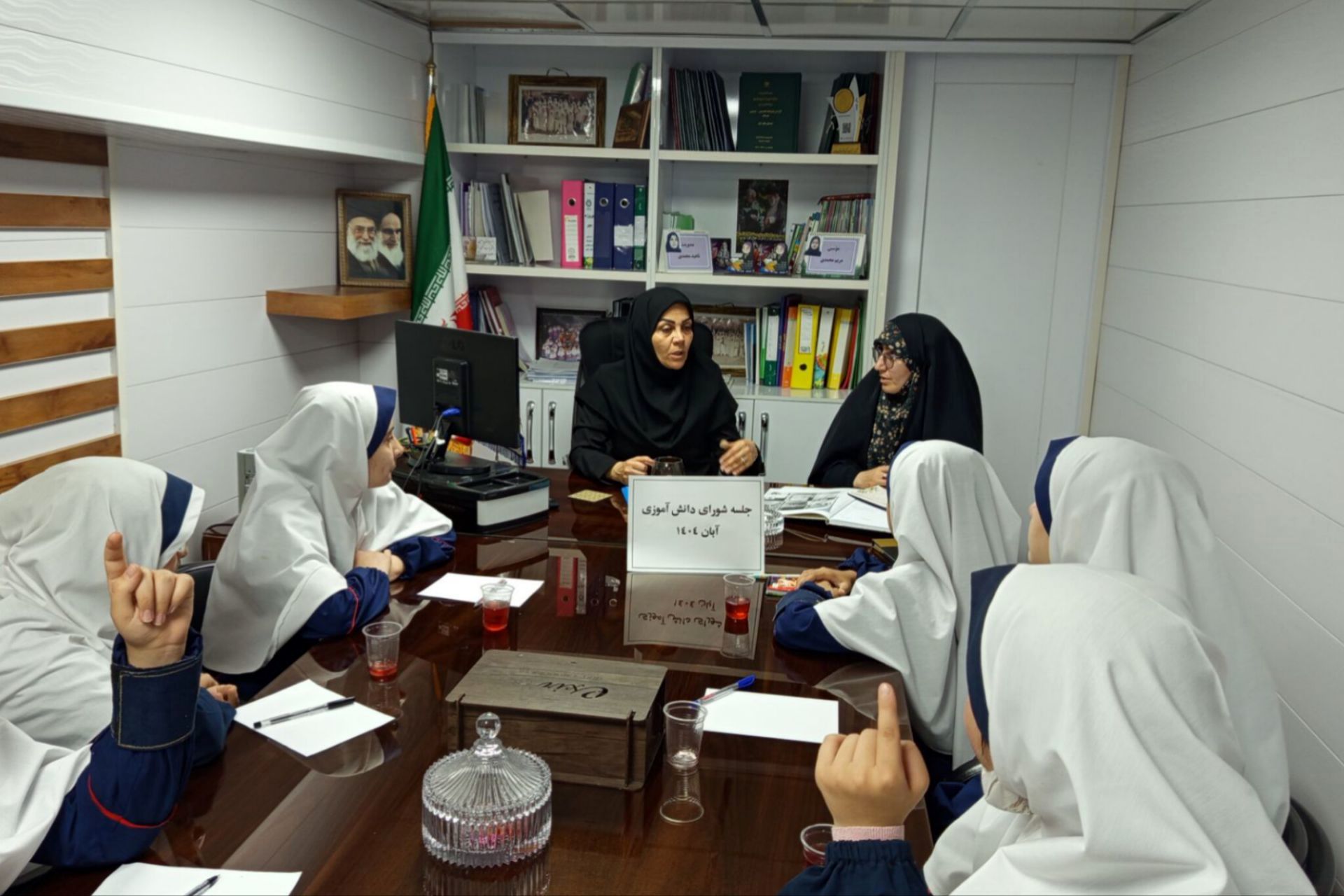 تمرین مسئولیت پذیری و گسترش فرهنگ مشارک جویی با جلسه شورای دانش آموزی