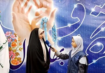 اعتکاف دانش‌آموزی در مسجد  امام رضا (ع) واقع در بلوار طبرسی