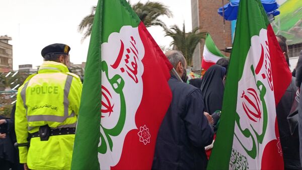 امشب آسمان در خیابان ها مى تابد